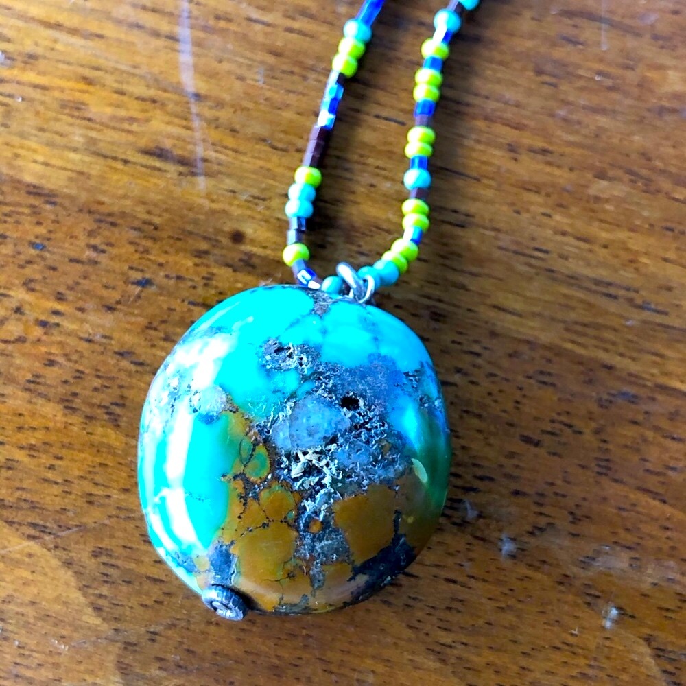 Beautiful turquoise necklace on glass beads - Picture 3 of 14